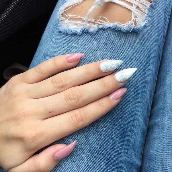 Красивый маникюр на острые ногти 2026: фото, идеи, новинки