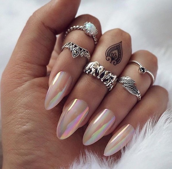 Красивый маникюр на острые ногти 2026: фото, идеи, новинки