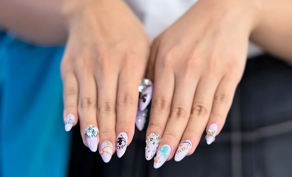 Красивый маникюр на острые ногти 2026: фото, идеи, новинки