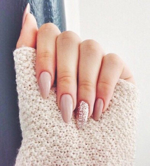 Красивый маникюр на острые ногти 2026: фото, идеи, новинки