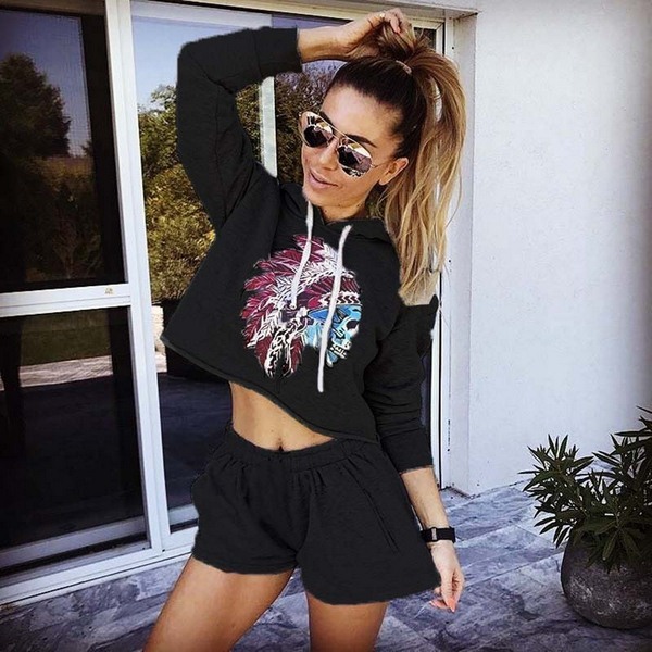 Стильные и модные толстовки 2026 года для женщин: модели, новинки, тренды — фото