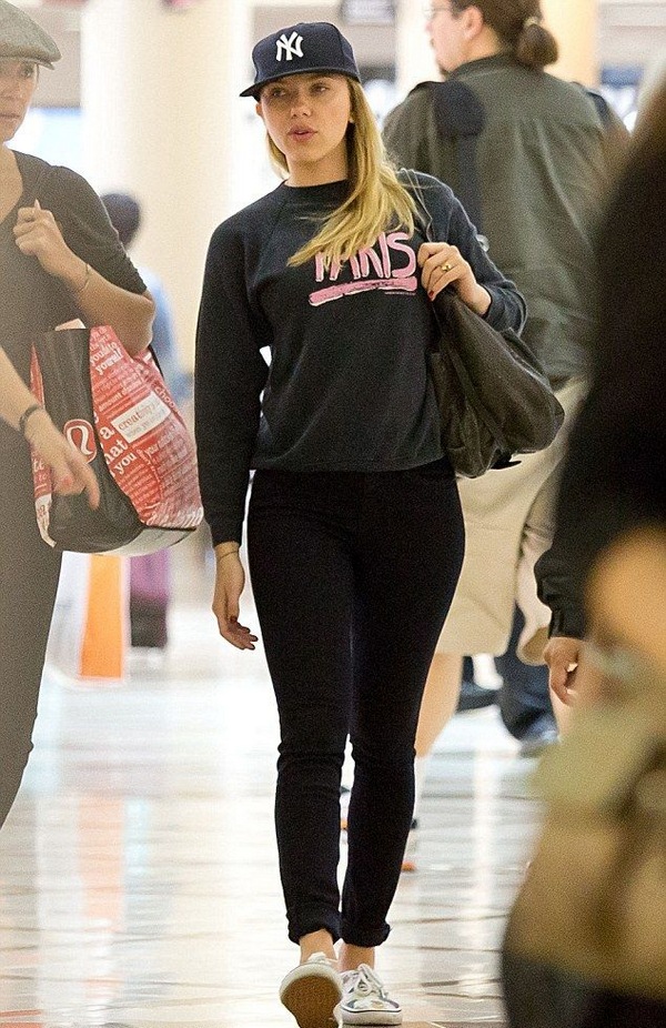 Стильные и модные толстовки 2026 года для женщин: модели, новинки, тренды — фото