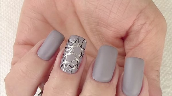 Стильный серый маникюр 2026 года: лучшие сочетания оттенков, модные тренды и красивые примеры – фото