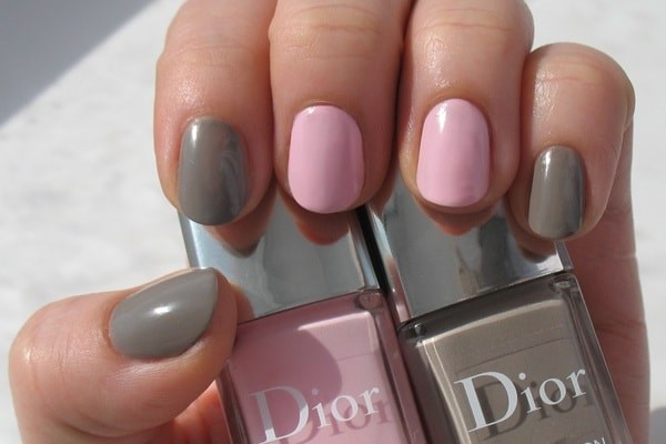 Стильный серый маникюр 2026 года: лучшие сочетания оттенков, модные тренды и красивые примеры – фото