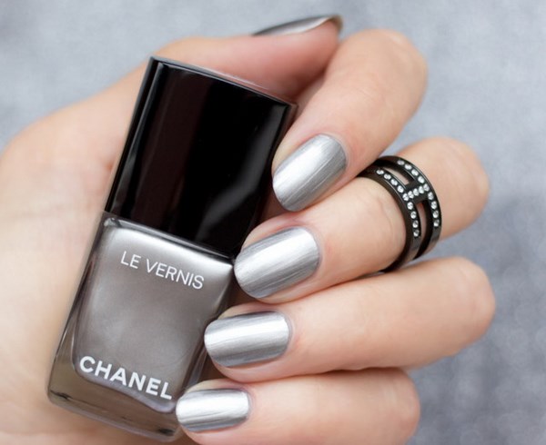 Стильный серый маникюр 2026 года: лучшие сочетания оттенков, модные тренды и красивые примеры – фото