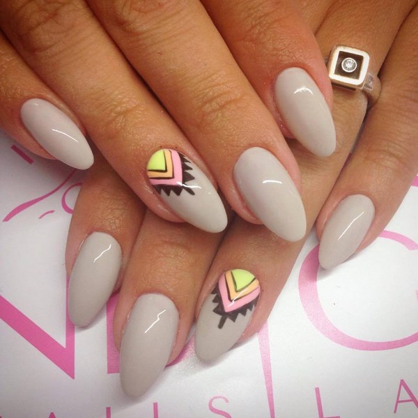 Стильный серый маникюр 2026 года: лучшие сочетания оттенков, модные тренды и красивые примеры – фото