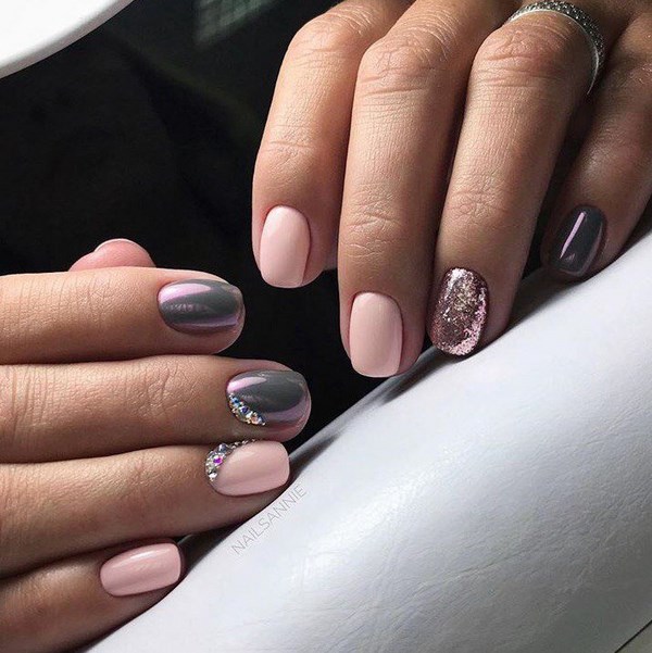 Стильный серый маникюр 2026 года: лучшие сочетания оттенков, модные тренды и красивые примеры – фото