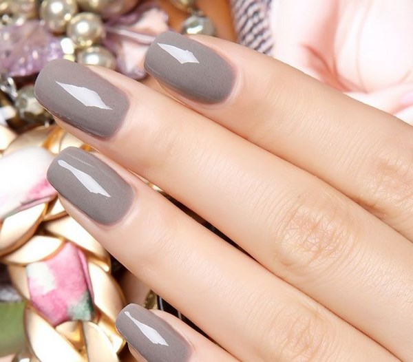 Стильный серый маникюр 2026 года: лучшие сочетания оттенков, модные тренды и красивые примеры – фото