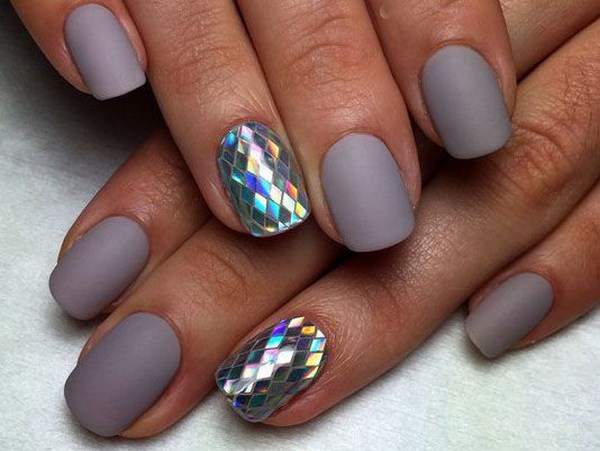 Стильный серый маникюр 2026 года: лучшие сочетания оттенков, модные тренды и красивые примеры – фото