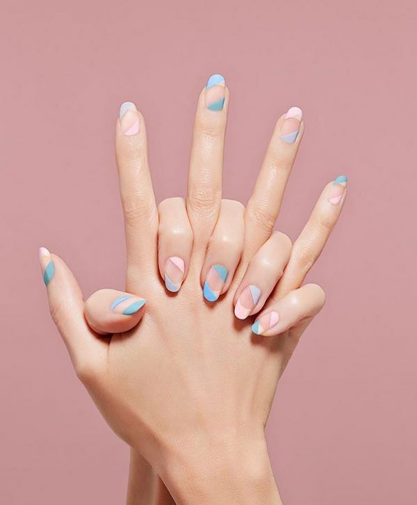 Удивительный «голый» маникюр в стиле «negative space» 2026: лучшие идеи, новинки, фото