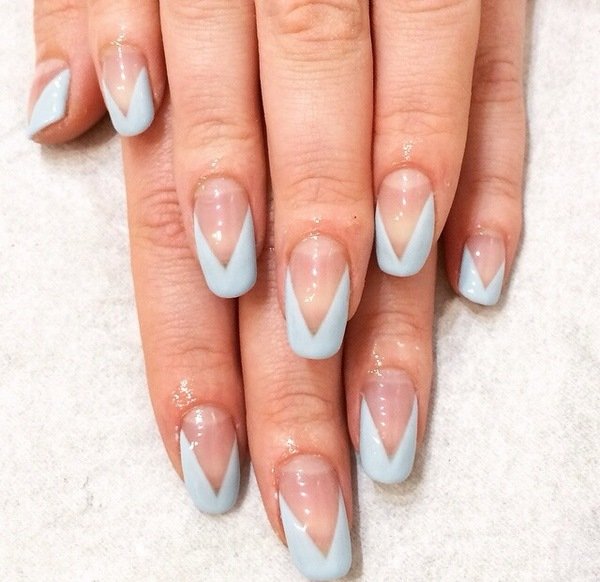 Удивительный «голый» маникюр в стиле «negative space» 2026: лучшие идеи, новинки, фото