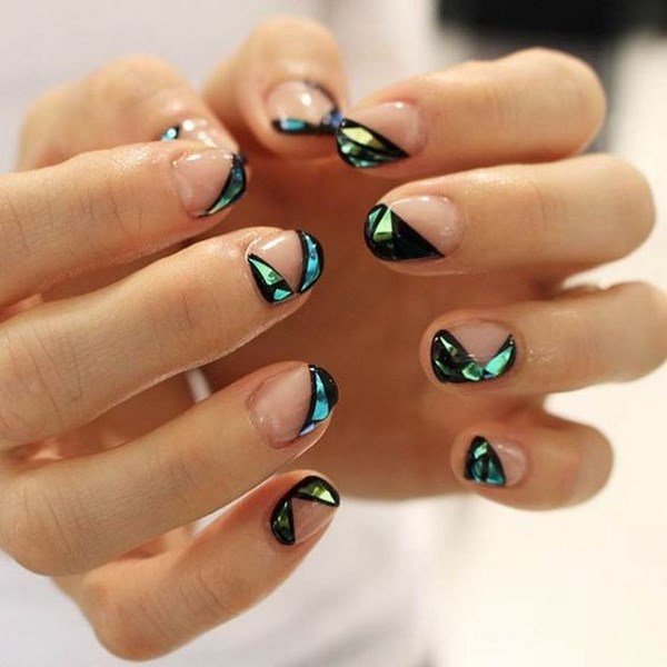 Удивительный «голый» маникюр в стиле «negative space» 2026: лучшие идеи, новинки, фото