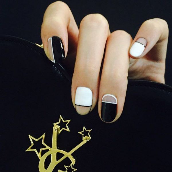 Удивительный «голый» маникюр в стиле «negative space» 2026: лучшие идеи, новинки, фото