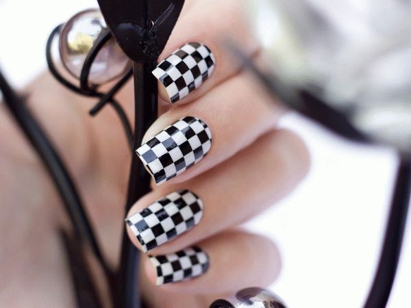 Стильный геометрический маникюр 2026 года: модный дизайн ногтей геометрия — фото