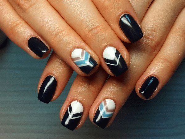 Стильный геометрический маникюр 2026 года: модный дизайн ногтей геометрия — фото