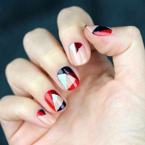 Стильный геометрический маникюр 2026 года: модный дизайн ногтей геометрия — фото