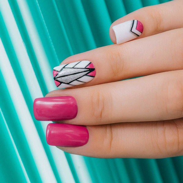 Стильный геометрический маникюр 2026 года: модный дизайн ногтей геометрия — фото