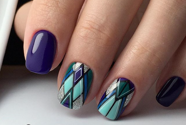 Стильный геометрический маникюр 2026 года: модный дизайн ногтей геометрия — фото