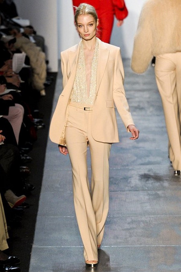 Элегантные деловые луки 2026: офисная мода для истинных леди