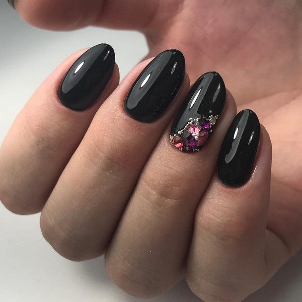 Удивительный темный маникюр 2026 года для истинных леди