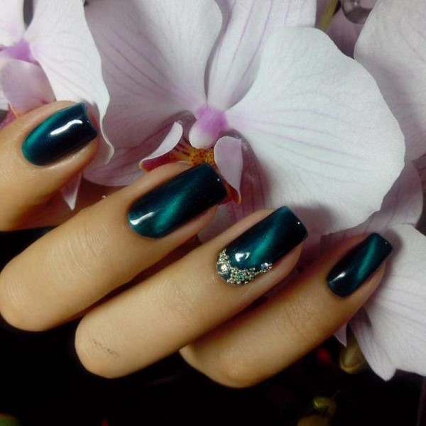 Удивительный темный маникюр 2026 года для истинных леди