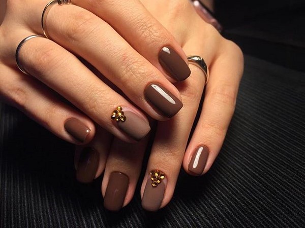 Удивительный темный маникюр 2026 года для истинных леди