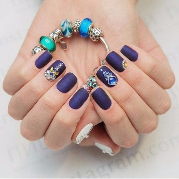 Удивительный темный маникюр 2026 года для истинных леди