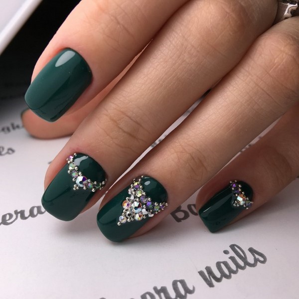 Удивительный темный маникюр 2026 года для истинных леди