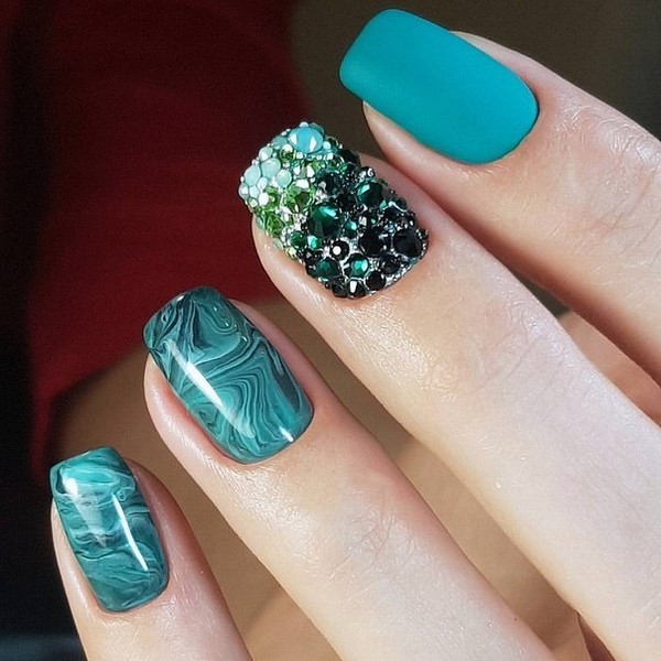 Удивительный темный маникюр 2026 года для истинных леди