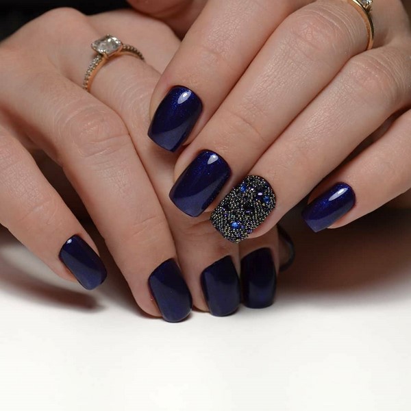Удивительный темный маникюр 2026 года для истинных леди