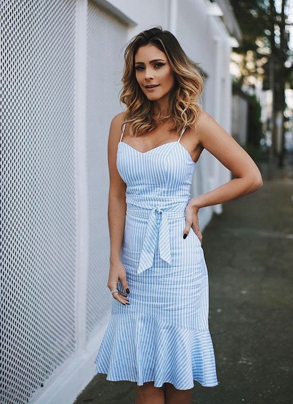 Модный летний тренд 2026: эффектные платья в полоску