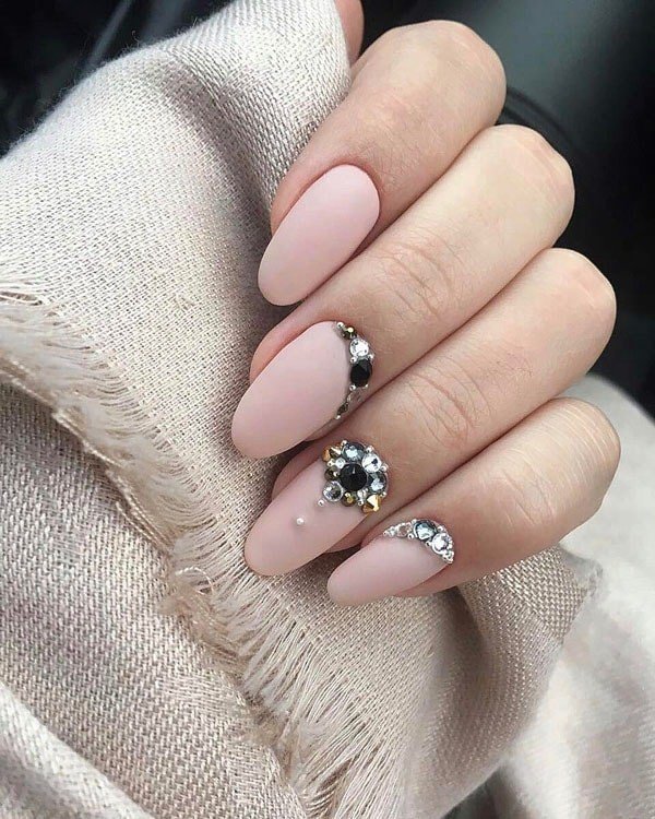 Топовые новинки маникюра на осень 2026: интересные фото-новинки нейл-арта