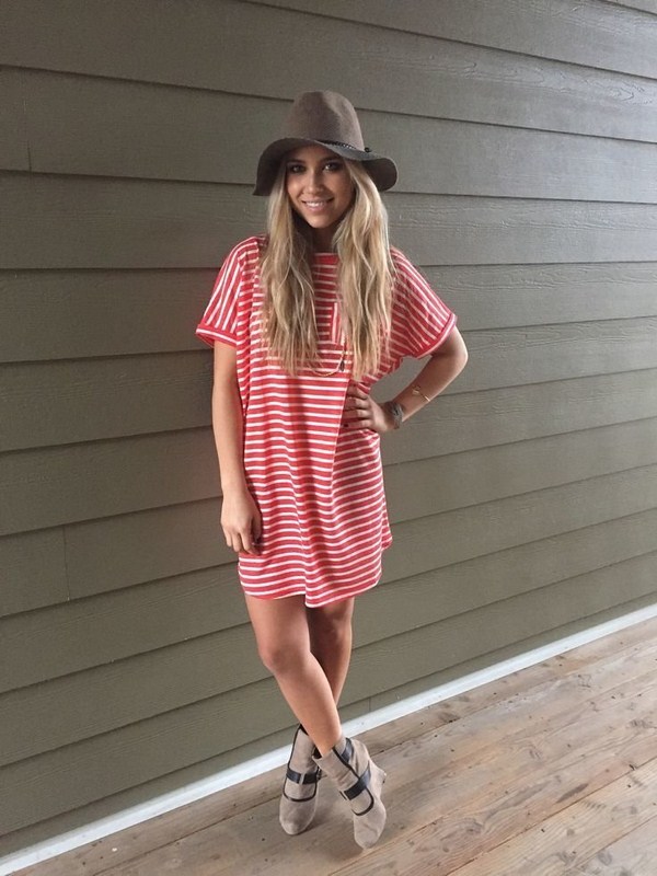 Модный летний тренд 2026: эффектные платья в полоску