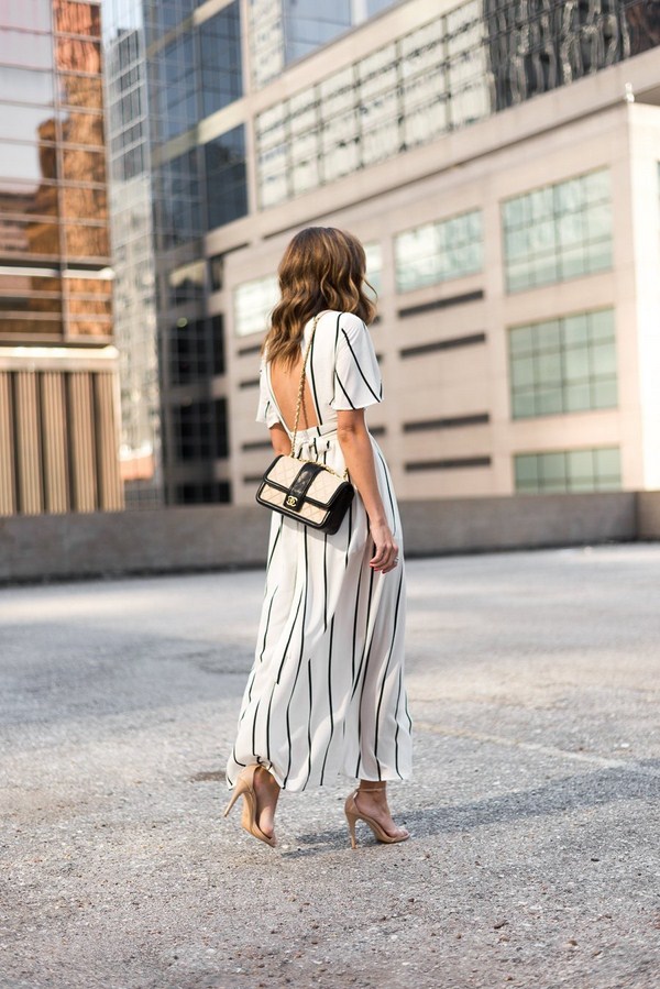 Модный летний тренд 2026: эффектные платья в полоску