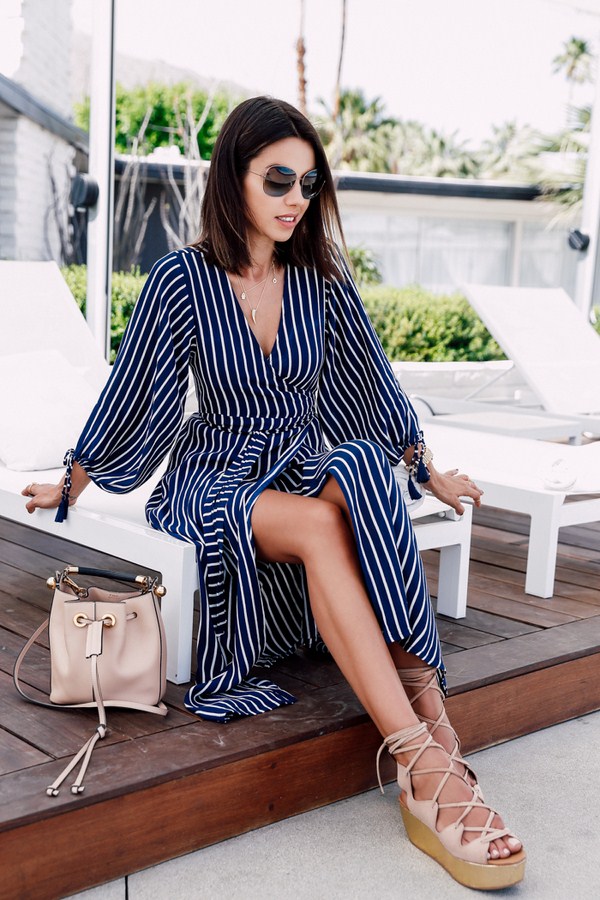 Модный летний тренд 2026: эффектные платья в полоску