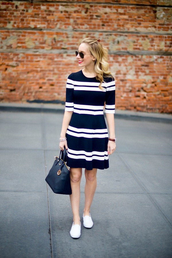 Модный летний тренд 2026: эффектные платья в полоску