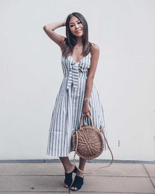 Модный летний тренд 2026: эффектные платья в полоску