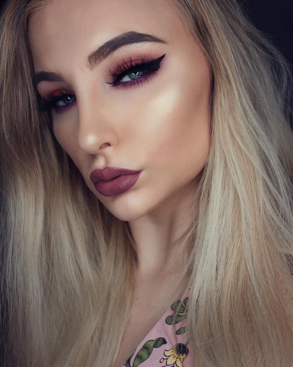 Топовые идеи новогоднего макияжа 2027: фото