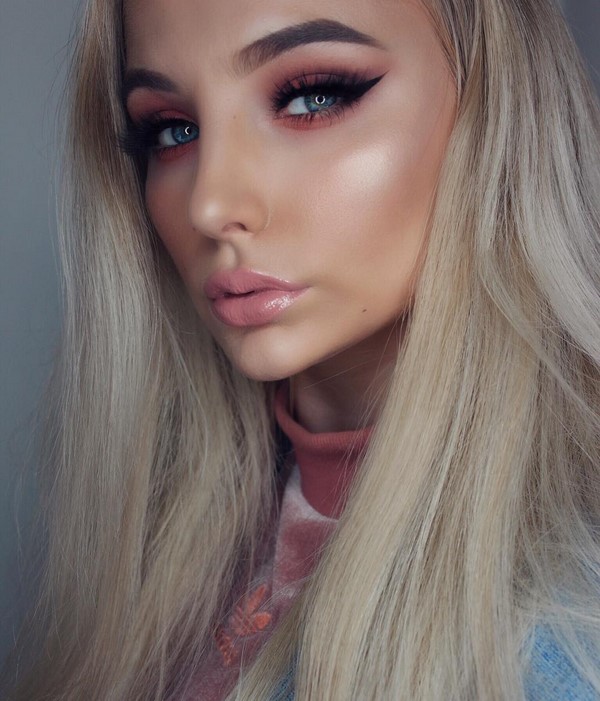 Топовые идеи новогоднего макияжа 2027: фото