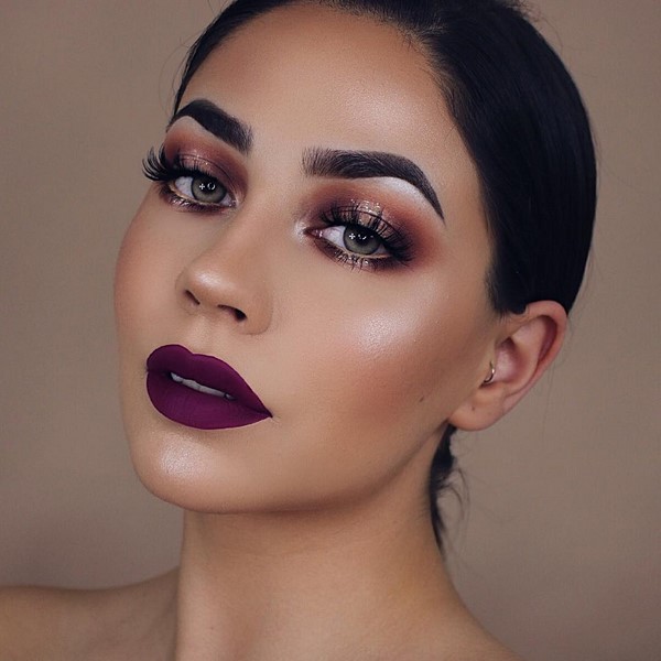 Топовые идеи новогоднего макияжа 2027: фото