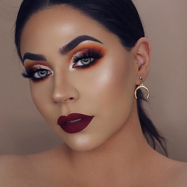 Топовые идеи новогоднего макияжа 2027: фото