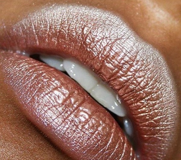 Топовые идеи новогоднего макияжа 2027: фото