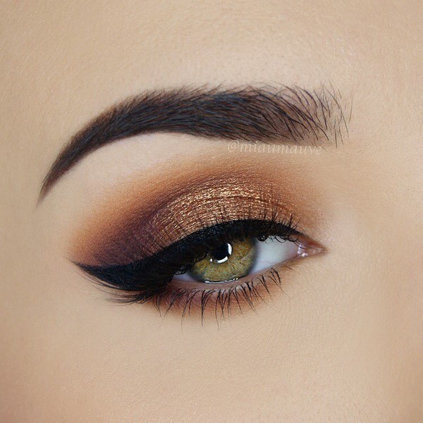 Топовые идеи новогоднего макияжа 2027: фото