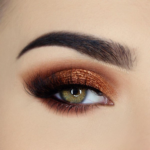 Топовые идеи новогоднего макияжа 2027: фото