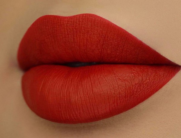 Топовые идеи новогоднего макияжа 2027: фото