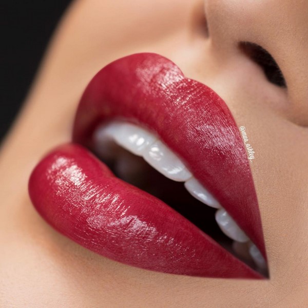 Топовые идеи новогоднего макияжа 2027: фото