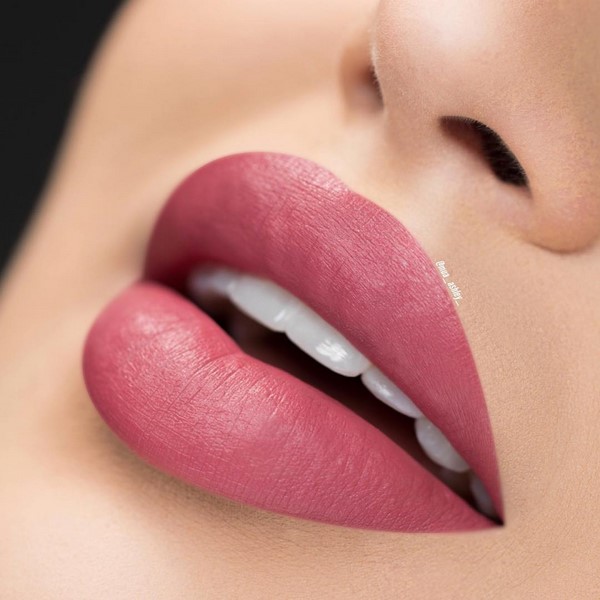 Топовые идеи новогоднего макияжа 2027: фото