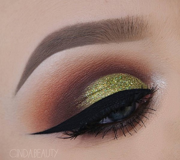 Топовые идеи новогоднего макияжа 2027: фото