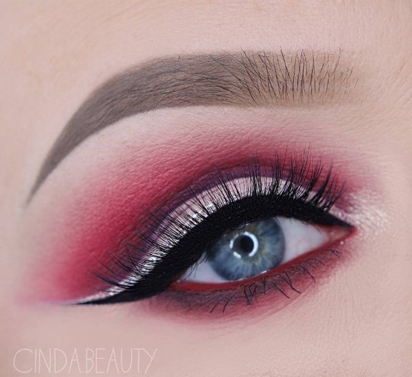 Топовые идеи новогоднего макияжа 2027: фото