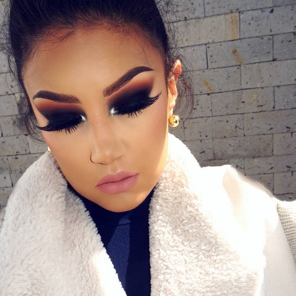 Топовые идеи новогоднего макияжа 2027: фото